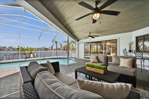 Casa en venta en Cape Coral, Florida, 3 dormitorios, 214.23 m2 № 1717265 - foto 8