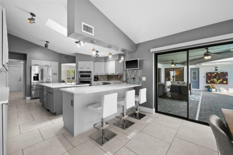 Casa en venta en Cape Coral, Florida, 3 dormitorios, 214.23 m2 № 1717265 - foto 15