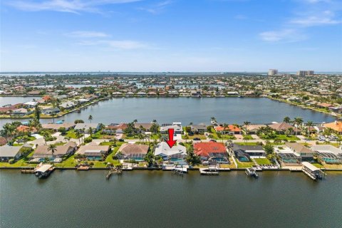 Casa en venta en Cape Coral, Florida, 3 dormitorios, 214.23 m2 № 1717265 - foto 1