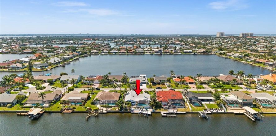 Casa en Cape Coral, Florida 3 dormitorios, 214.23 m2 № 1717265