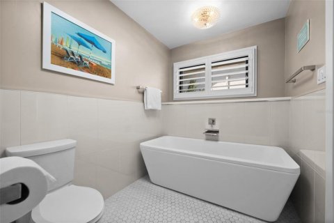 Casa en venta en Cape Coral, Florida, 3 dormitorios, 214.23 m2 № 1717265 - foto 27