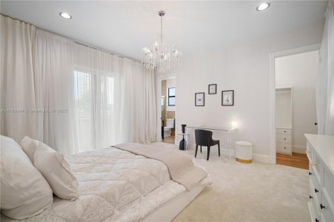 House in North Miami Beach, Florida 7 bedrooms, 718.04 sq.m. № 1939485 - photo 27