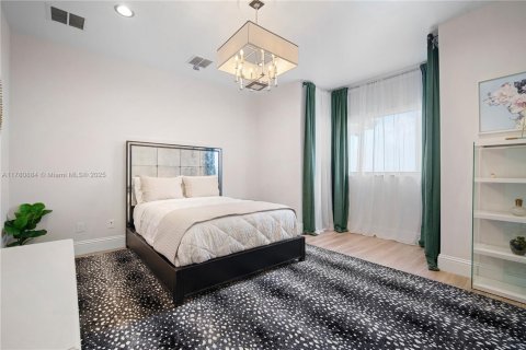 House in North Miami Beach, Florida 7 bedrooms, 718.04 sq.m. № 1939485 - photo 25