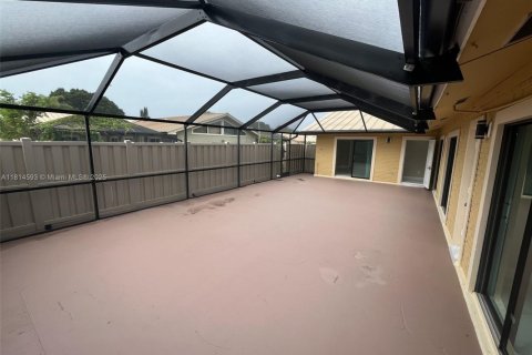 Townhouse in Palm Beach Gardens, Florida 3 bedrooms, 118.54 sq.m. № 1768203 - photo 3