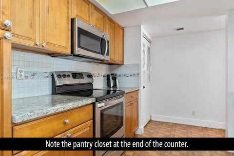 Condo in Delray Beach, Florida, 2 bedrooms № 1979343 - photo 11