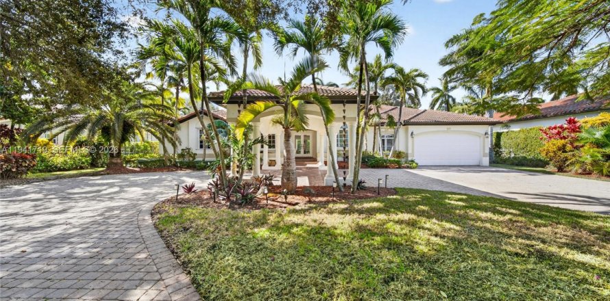 Дом в Майами, Флорида 5 спален, 277.41м2 № 1999338