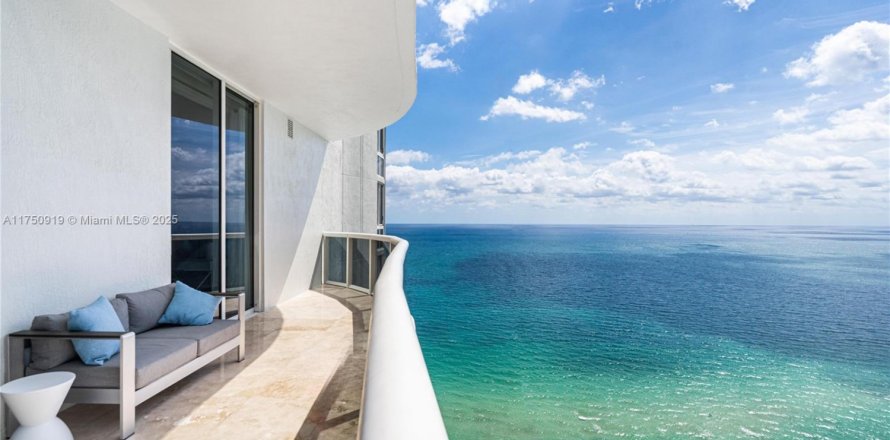 Кондоминиум с 3 спальнями в Санни-Айлс-Бич, Флорида № 1959443