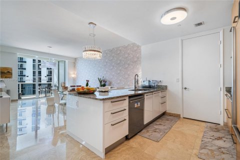 Снять в аренду кондоминиум в Санни-Айлс-Бич, Флорида 3 спальни, 183.85м2, № 1959443 - фото 9