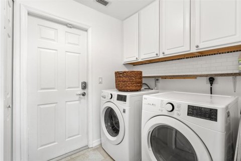 Casa en venta en Rockledge, Florida, 4 dormitorios, 210.24 m2 № 1716718 - foto 29