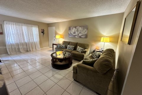Condominio en Pembroke Pines, Florida, 2 dormitorios  № 2034695