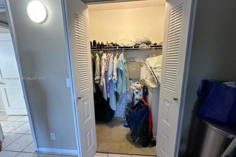 Condominio en venta en Pembroke Pines, Florida, 2 dormitorios, 108.32 m2 № 2034695 - foto 23