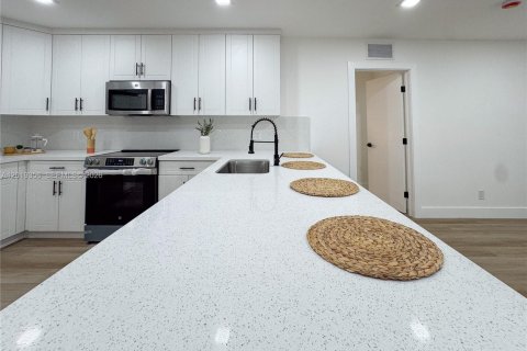 Casa en venta en Oakland Park, Florida, 3 dormitorios № 2078105 - foto 13