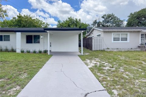 Casa en venta en Oakland Park, Florida, 3 dormitorios № 2078105 - foto 2