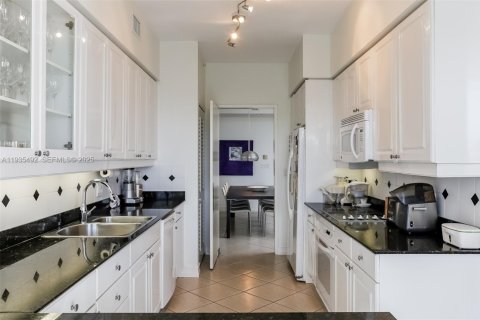 Condominio en alquiler en Key Biscayne, Florida, 3 dormitorios, 206.24 m2 № 1993694 - foto 12