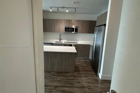 Condo in Miami, Florida, 1 bedroom № 1994046 - photo 11