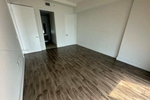Condo in Miami, Florida, 1 bedroom № 1994046 - photo 7