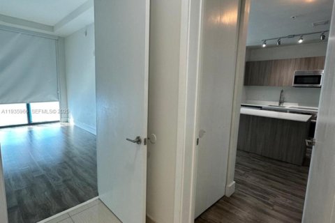 Condo in Miami, Florida, 1 bedroom № 1994046 - photo 12