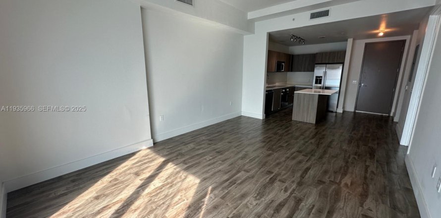 Condo in Miami, Florida, 1 bedroom № 1994046