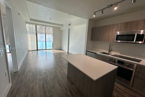 Condo in Miami, Florida, 1 bedroom № 1994046 - photo 2