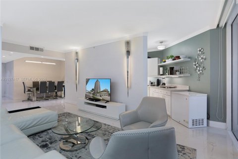 Copropriété à louer à Miami Beach, Floride: 2 chambres, 144 m2 № 2154904 - photo 4