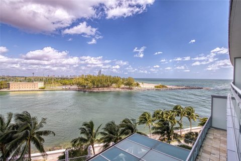 Condominio en venta en Bal Harbour, Florida, 2 dormitorios, 186.64 m2 № 1467758 - foto 23