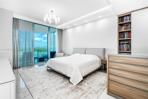 Condominio en venta en Bal Harbour, Florida, 2 dormitorios, 186.64 m2 № 1467758 - foto 15