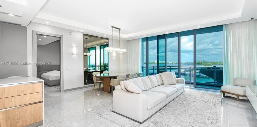 Condominio en Bal Harbour, Florida, 2 dormitorios  № 1467758