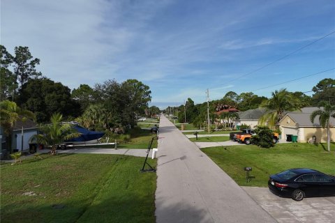 Land in Saint Lucie, Florida № 1901732 - photo 1