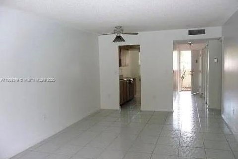 Apartment in Sunrise, Florida 2 bedrooms, 102.19 sq.m. № 1938731 - photo 3