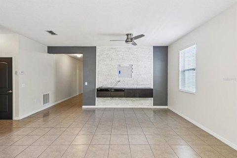 House in Gibsonton, Florida 3 bedrooms, 134.15 sq.m. № 2211888 - photo 14