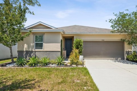 House in Gibsonton, Florida 3 bedrooms, 134.15 sq.m. № 2211888