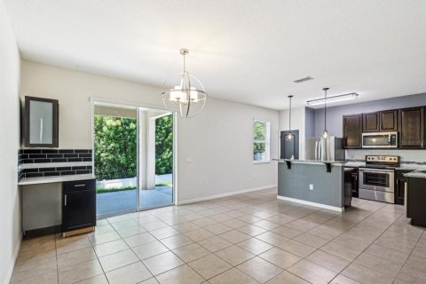 House in Gibsonton, Florida 3 bedrooms, 134.15 sq.m. № 2211888 - photo 12