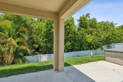 House in Gibsonton, Florida 3 bedrooms, 134.15 sq.m. № 2211888 - photo 28
