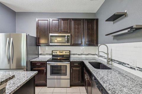 House in Gibsonton, Florida 3 bedrooms, 134.15 sq.m. № 2211888 - photo 18