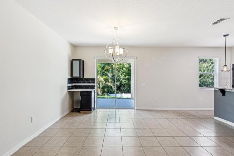 House in Gibsonton, Florida 3 bedrooms, 134.15 sq.m. № 2211888 - photo 11