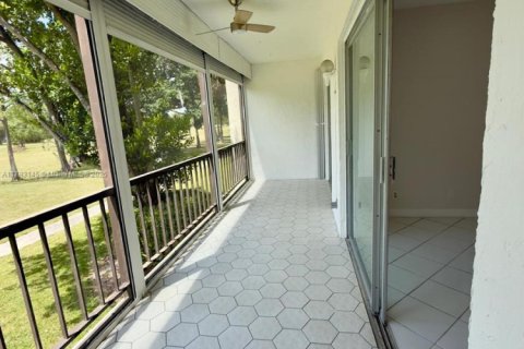 Condo in Lauderhill, Florida, 2 bedrooms  № 1700439 - photo 4