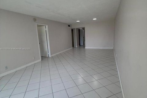 Condo in Lauderhill, Florida, 2 bedrooms  № 1700439 - photo 21