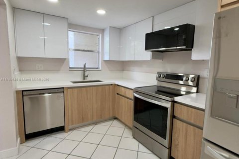 Condo in Lauderhill, Florida, 2 bedrooms  № 1700439 - photo 30