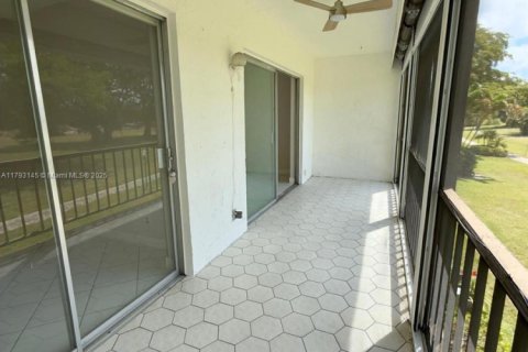 Condo in Lauderhill, Florida, 2 bedrooms  № 1700439 - photo 25