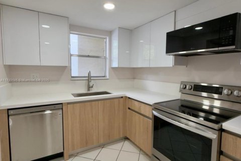 Condo in Lauderhill, Florida, 2 bedrooms  № 1700439 - photo 28
