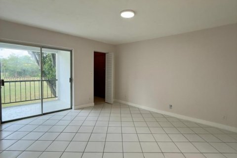 Condo in Lauderhill, Florida, 2 bedrooms  № 1700439 - photo 9