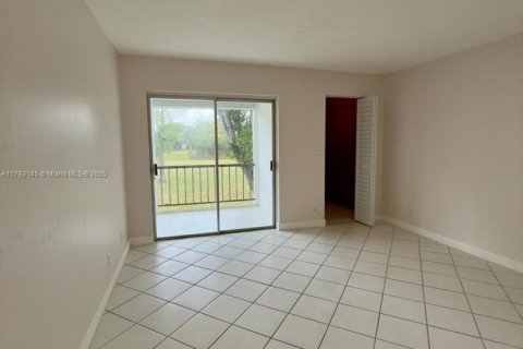 Condo in Lauderhill, Florida, 2 bedrooms  № 1700439 - photo 8