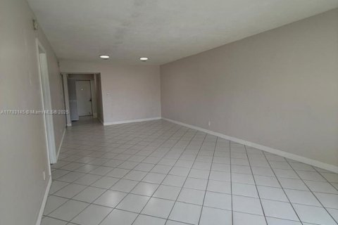 Condo in Lauderhill, Florida, 2 bedrooms  № 1700439 - photo 22