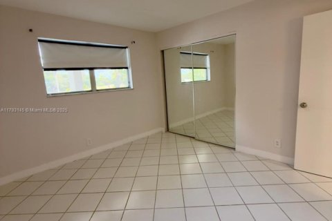Condo in Lauderhill, Florida, 2 bedrooms  № 1700439 - photo 13