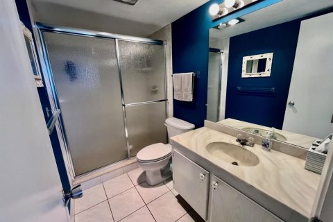 Condo in Lake Worth, Florida, 2 bedrooms  № 2179780 - photo 17