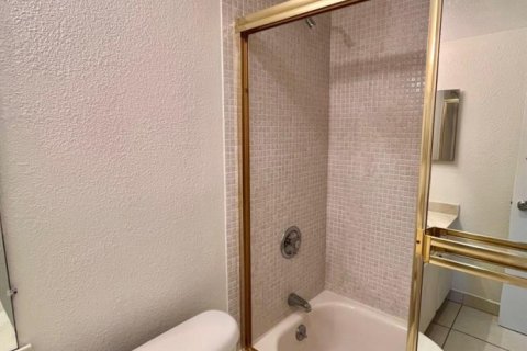 Condo in Lake Worth, Florida, 2 bedrooms  № 2179780 - photo 27