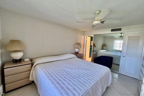 Condo in Lake Worth, Florida, 2 bedrooms  № 2179780 - photo 16
