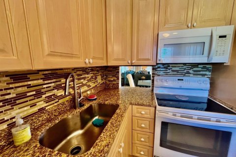 Condo in Lake Worth, Florida, 2 bedrooms  № 2179780 - photo 12