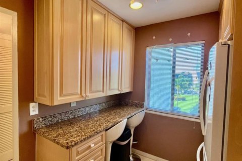 Condo in Lake Worth, Florida, 2 bedrooms  № 2179780 - photo 11