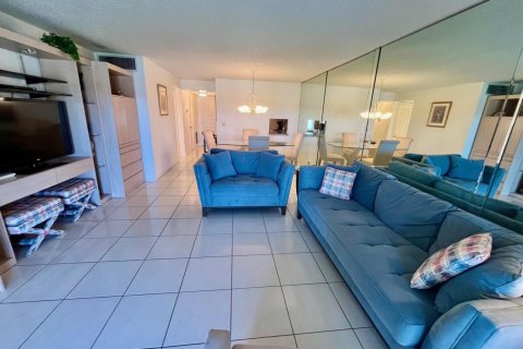 Condo in Lake Worth, Florida, 2 bedrooms  № 2179780 - photo 8